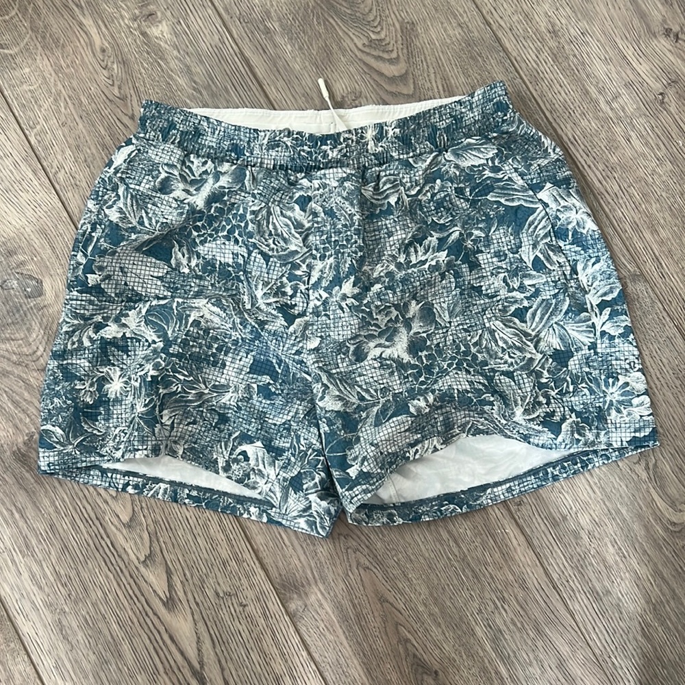 Men’s lightly used lulu lemon floral swim shorts